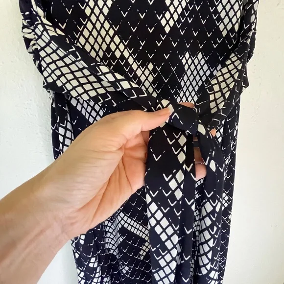 Eliza J Maxi Dress Stretchy V Neck Adjustable Tie Size 8 - Picture 6 of 7